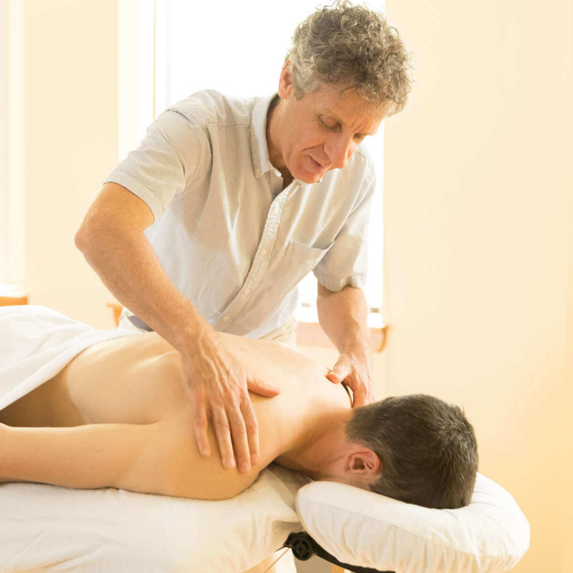 Michael Gelsanliter practices Oncology and Therapeutic Massage